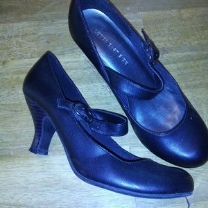 Black dress shoes